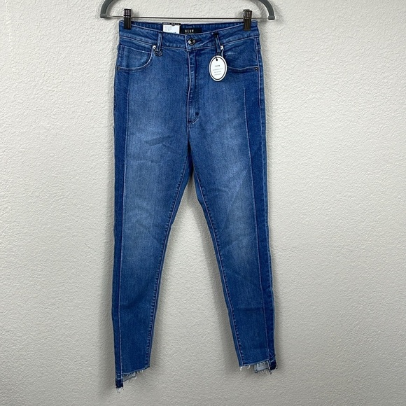 NWT Neuw Marilyn Skinny Jeans Panel Blue Stretch Step Hem Sz 29 - Picture 1 of 13